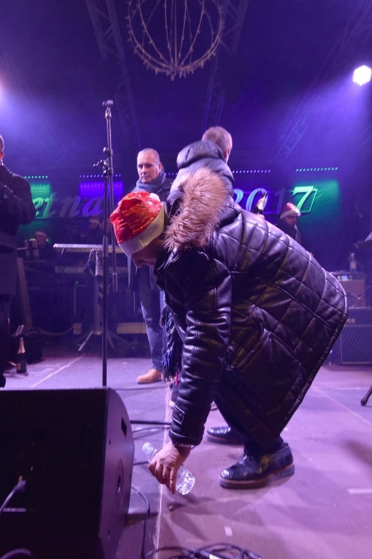 Mladen Grdović pjesmom uveo Poreč u Novu 2017.