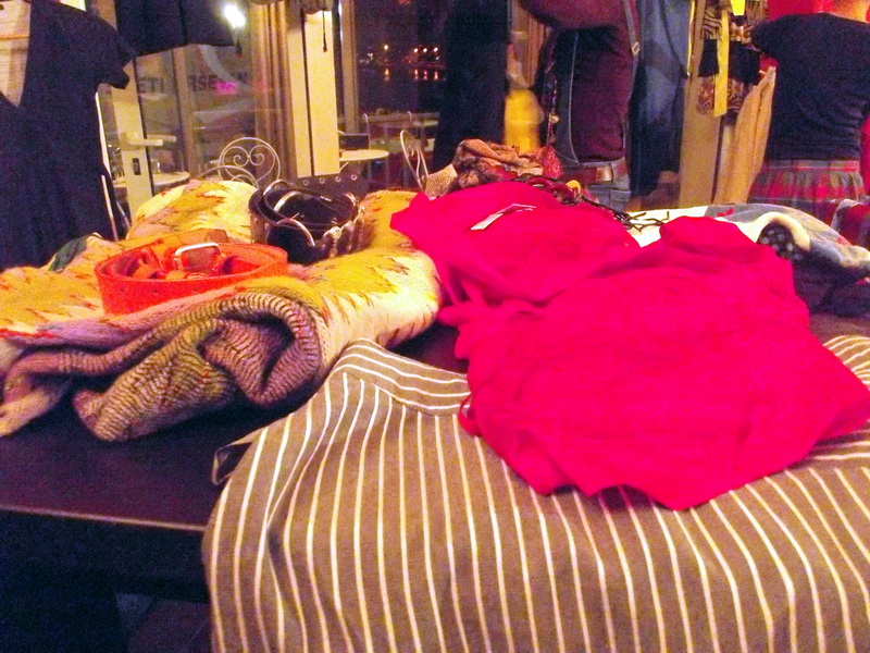 Buvljak u Q baru Buvljak u Q baru