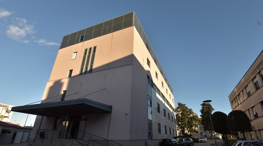 Opća bolnica Zadar zbog predostrožnosti zabranila sve posjete Opća bolnica Zadar zbog predostrožnosti zabranila sve posjete