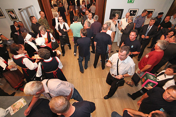 Obiljezavanje 20-te godisnjice Otockog bataljuna(foto:Saša Čuka) Obiljezavanje 20-te godisnjice Otockog bataljuna(foto:Saša Čuka)