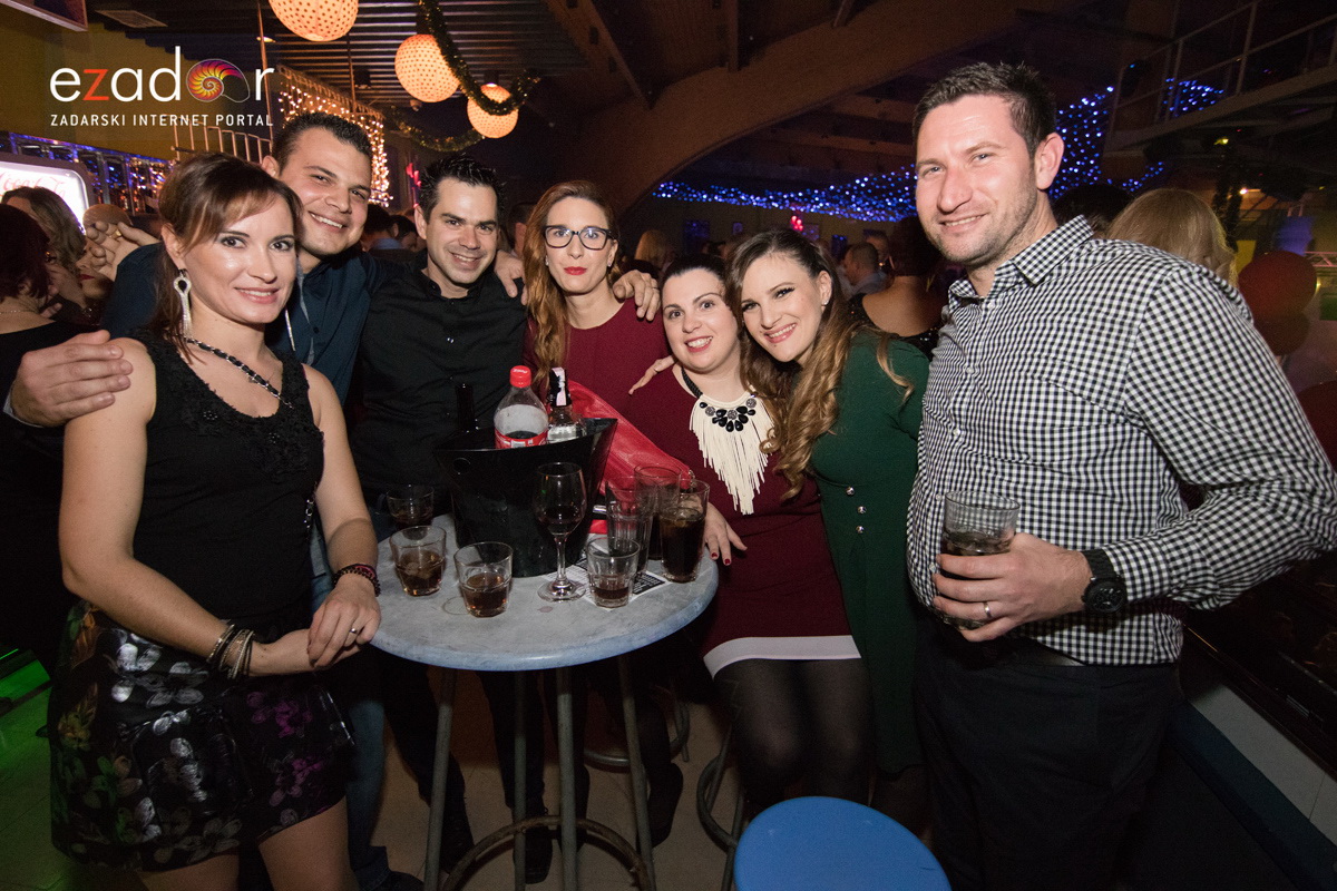 Ludnica u Saturnusu: Najbolji doček u svemiru i šire Ludnica u Saturnusu: Najbolji doček u svemiru i šire