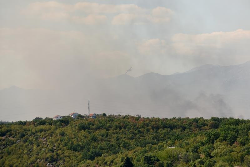 Jaka bura otežava gašenje požara kod Obrovca