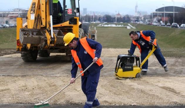 Zagreb – Pocetak radova na izgradnji 2. etape oblikovanja prostora ulice Hrvatske bratske zajednice i sredisnjeg trga koji obuhvaca izgradnju fontana 3, 4 i 5. Photo: Zeljko Lukunic/PIXSELL