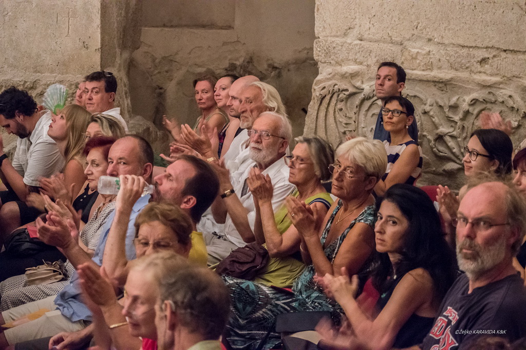 Violinist Martin Draušnik i gitarist Krešimir Bedek u Sv. Donatu izveli program “Paganini i gitara” Violinist Martin Draušnik i gitarist Krešimir Bedek u Sv. Donatu izveli program “Paganini i gitara”