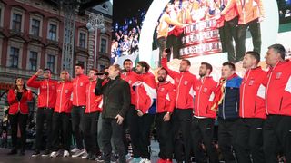 Zlatne tenisače na Trgu bana Josipa Jelačića dočekale tisuće navijača Zlatne tenisače na Trgu bana Josipa Jelačića dočekale tisuće navijača