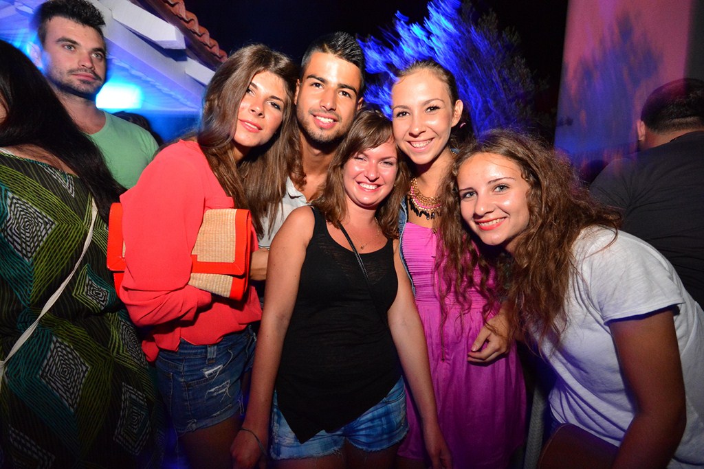 Subotnja zabava u Noštromo i Vagabundo barovima na Viru ; foto Iva Perinčić