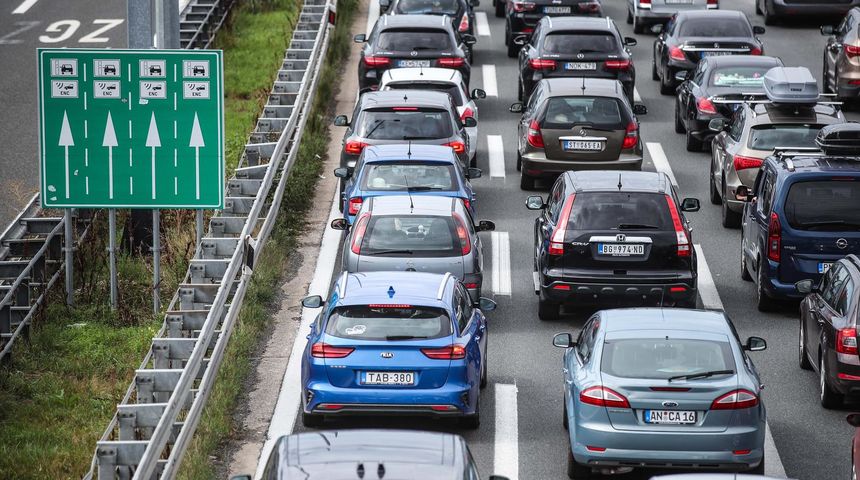 Prometne guzve na naplatnoj postaji Lucko. Prometne guzve na naplatnoj postaji Lucko.