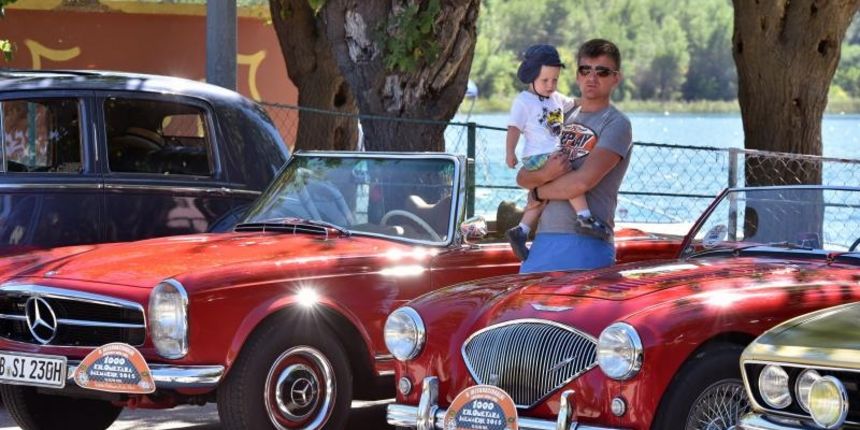 Tisuću kilometara sa oldtimerima Tisuću kilometara sa oldtimerima