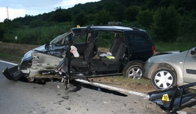 Fiat u vožnji pao s prikolice na Opel, foto: mup.hr/tportal.hr