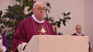 Kistanje: Zadarski nadbiskup Želimir Puljić blagoslovio relikvije sv. Nikole. Foto: Hrvoje Jelavić/PIXSELL Kistanje: Zadarski nadbiskup Želimir Puljić blagoslovio relikvije sv. Nikole. Foto: Hrvoje Jelavić/PIXSELL