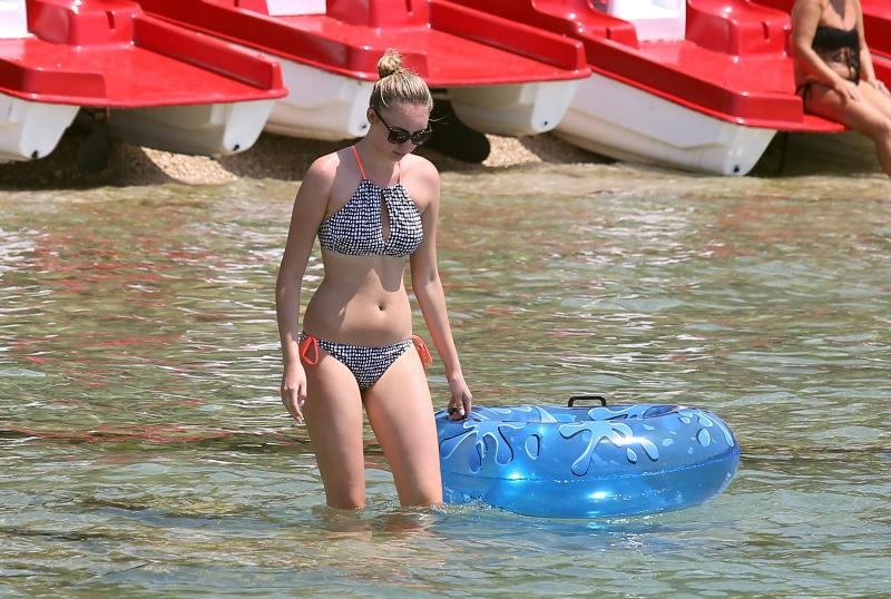 Uživanje u ljetu na vodičkim plažama. Photo: Duško Jaramaz/PIXSELL Uživanje u ljetu na vodičkim plažama. Photo: Duško Jaramaz/PIXSELL