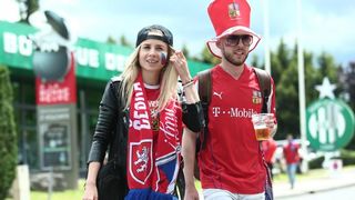 Hrvatski navijači okupirali Saint-Etienne pred utakmicu između Hrvatske i Češke. Photo: Sanjin Strukić/PIXSELL