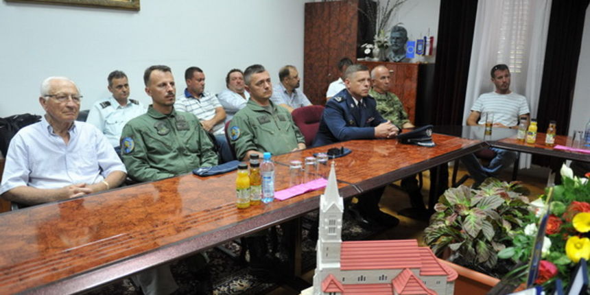 93. zrakoplovnoj bazi HRZ i PZO-a uručena Nagrada Općine Selca 93. zrakoplovnoj bazi HRZ i PZO-a uručena Nagrada Općine Selca