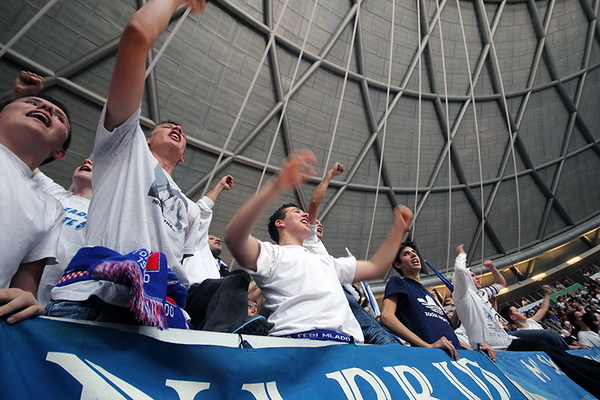 Najbolji navijači na svitu na utakmici Zadar-Cibona, Foto: Mia Čop Najbolji navijači na svitu na utakmici Zadar-Cibona, Foto: Mia Čop
