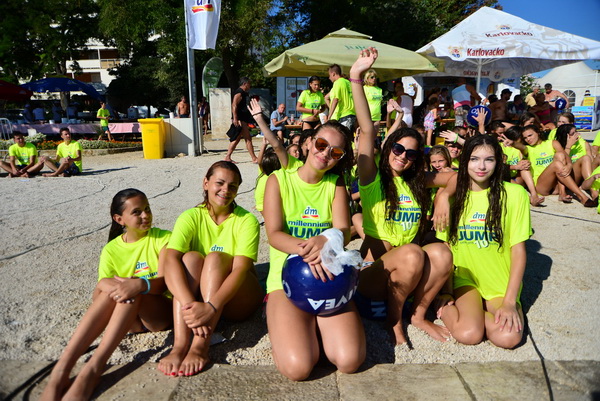 10. dm Millennium Jump na zadarskoj rivi – 3 tisuće skakača poslalo prekrasnu priču u svijet 10. dm Millennium Jump na zadarskoj rivi – 3 tisuće skakača poslalo prekrasnu priču u svijet