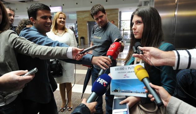 Zadar, 140912.
Zracna luka Zadar.
Odrzana je konferencija za medije povodom rekordnog ovogodisnjeg 300000-og putnika Zracne luke Zadar.
Rijec je o Marini Salini iz Zadra.
Na fotografiji: Marina Salina.
Foto: Luka Gerlanc / CROPIX