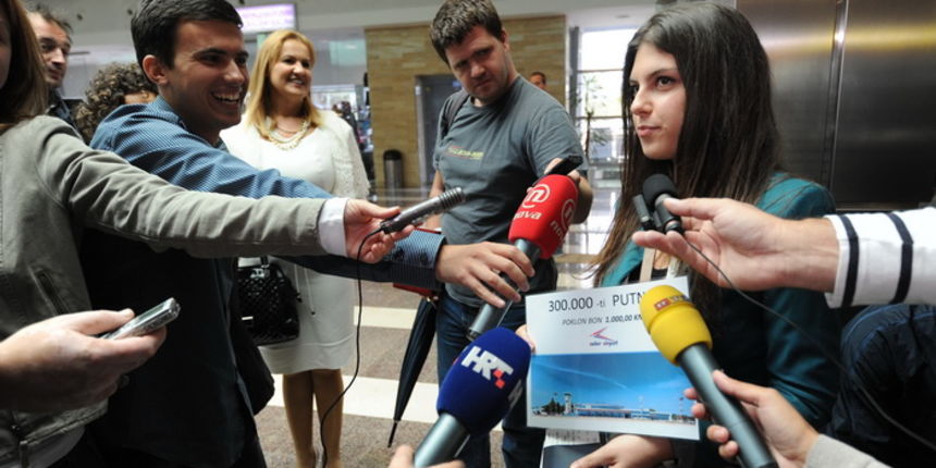 Zadar, 140912.
Zracna luka Zadar.
Odrzana je konferencija za medije povodom rekordnog ovogodisnjeg 300000-og putnika Zracne luke Zadar.
Rijec je o Marini Salini iz Zadra.
Na fotografiji: Marina Salina.
Foto: Luka Gerlanc / CROPIX