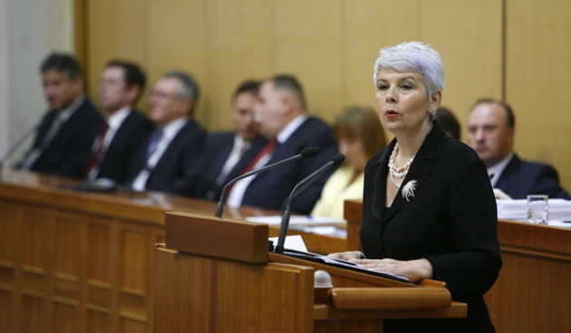 Zagreb,060709.
Nastavak 11. sjednice Hrvatskoga sabora na kojoj bi zastupnici trebali raspraviti i glasovati o povjerenju novoj Vladi te birati dva ustavna suca.
Na fotografiji Jadranka Kosor nova mandatarka za predsjednicu Vlade.
Foto: Davor Pongracic /