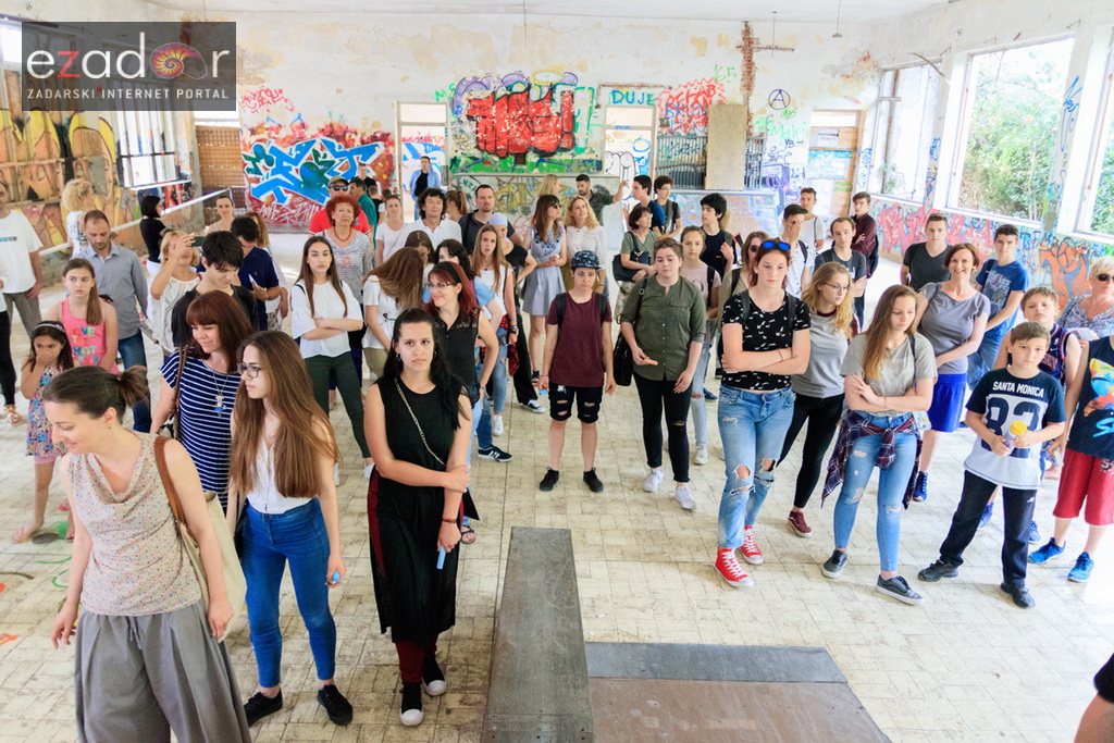 Simboličnim rušenjem zida započeo je urbani festival KvartArt na Voštarnici