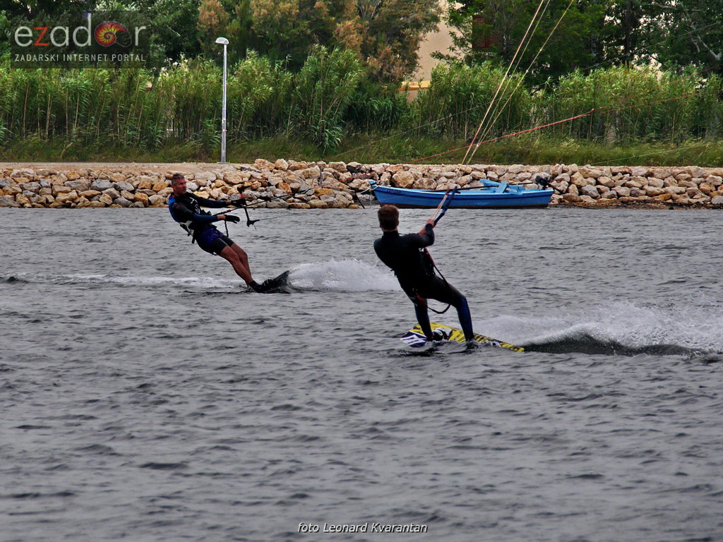 Kiteri guštali u refulima ninske bure Kiteri guštali u refulima ninske bure