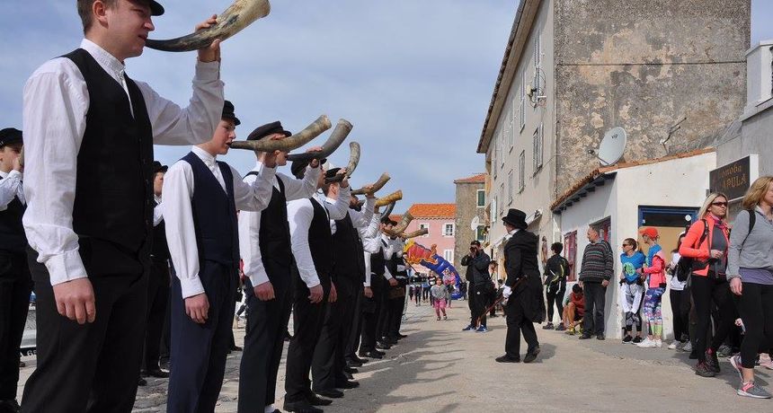 Sali, Tovareća muzika, Saljske užance, otočani, običaji Sali, Tovareća muzika, Saljske užance, otočani, običaji