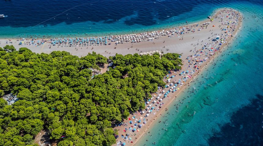 Plaža Zlatni rat u Bolu na Braču – panorama