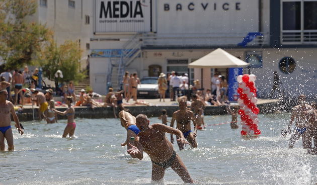 Split, 120611.
Na splitskim Bacvicama odrzano je 7. Prvenstvo svita u piciginu. Naslov pobjednika drugu godinu za redom osvojila je ekipa A1.
Foto: Ante Cizmic / CROPIX