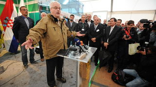 Biograd,130912.
Otvorenje 59. svjetskog prvenstva u oranju koje se odrzava u Jankolovici pokraj Biograda od 13.-15.09.2012.
Na fotografiji: predsjednik Josipovic otvara natjecanje.
Foto: Luka Gerlanc / CROPIX Biograd,130912.
Otvorenje 59. svjetskog prvenstva u oranju koje se odrzava u Jankolovici pokraj Biograda od 13.-15.09.2012.
Na fotografiji: predsjednik Josipovic otvara natjecanje.
Foto: Luka Gerlanc / CROPIX