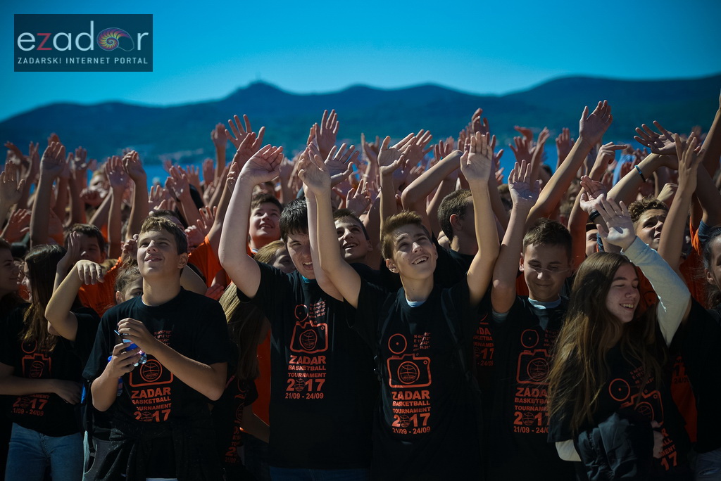 #ZDBT2017: Snimanje Milenijske fotografije košarkaške lopte na Pozdravu suncu #ZDBT2017: Snimanje Milenijske fotografije košarkaške lopte na Pozdravu suncu