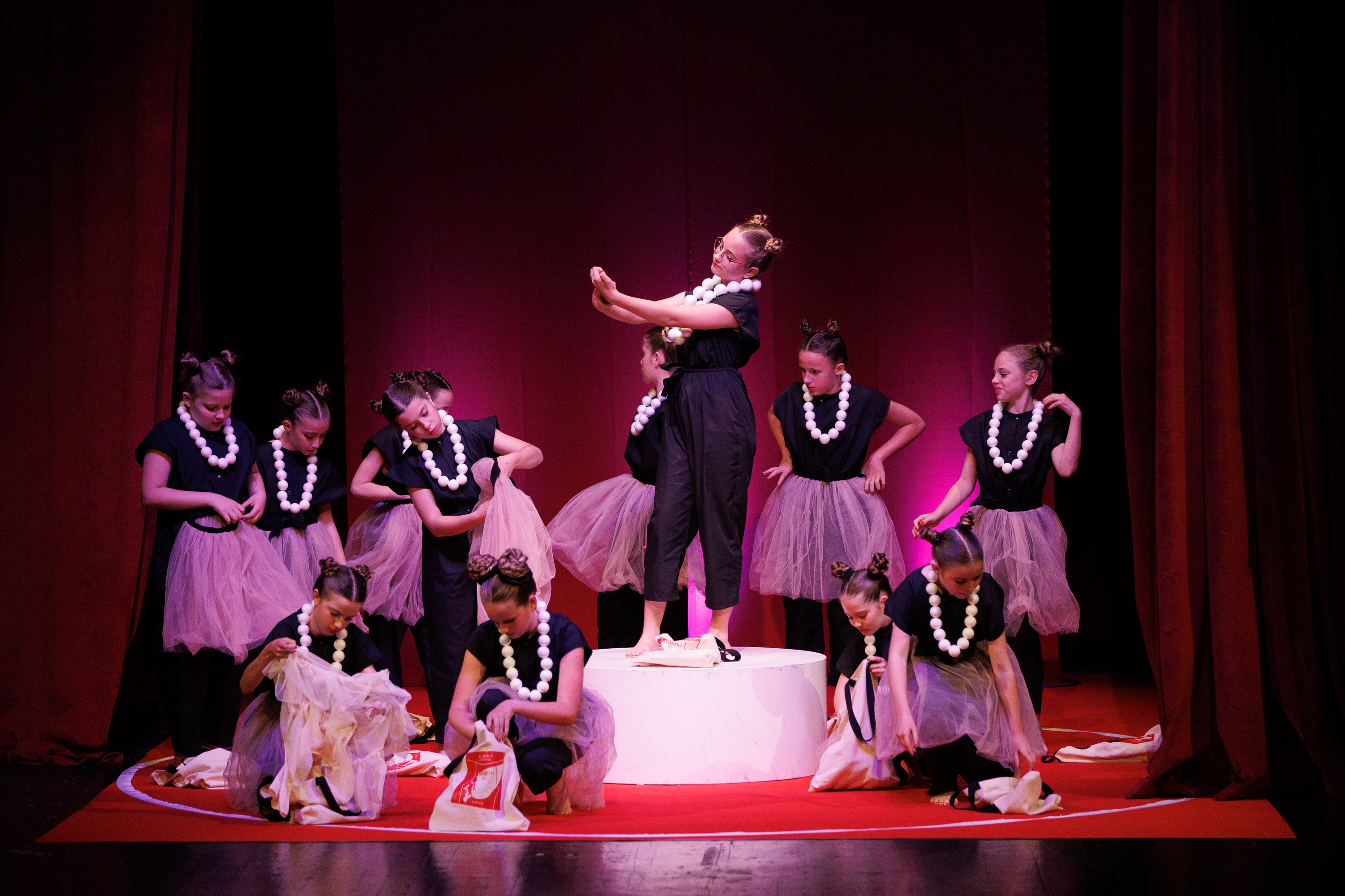 Igrajmo se: Zabranjeno mlađima od 15 strana A