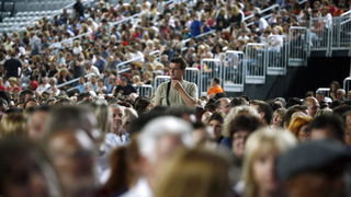 Zagreb, 010611.
Engleski pjevac Joe Cocker odrzao je veceras koncert u Areni Zagreb.
Na slici: publika.
Foto: Neja Markicevic / CROPIX