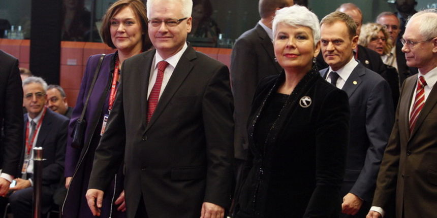 Bruxelles, 091211.
Hrvatska je potpisala Ugovor o pristupanju Europskoj uniji. Povijesni potpis u ime RH u Bruxellesu na pristupni ugovor  stavio je predsjednik Ivo Josipovic i predsjednica vlade Jadranka Kosor, a u ime EU-a, sefovi drzava ili vlada zemal