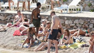 Tisno: Početak Garden Festivala napunio plaže turistima iz cijele Europe, Photo: Hrvoje Jelavic/PIXSELL Tisno: Početak Garden Festivala napunio plaže turistima iz cijele Europe, Photo: Hrvoje Jelavic/PIXSELL