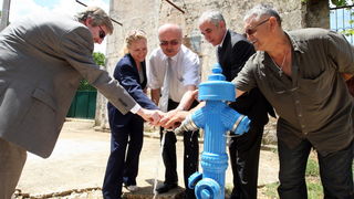 Zadar, 170610.
Danas je Ante Zupan ,gradonacelnik Obrovca u pretnji s zupanom  Zadarske zupanije Stipom Zrilicem i  vise gostiju te zupanijskih duznosnika svecano otvorio vise infrastrukturnih objekata.
Na fotografiji :   Ante Zupan (u sredini ) ,gradonac