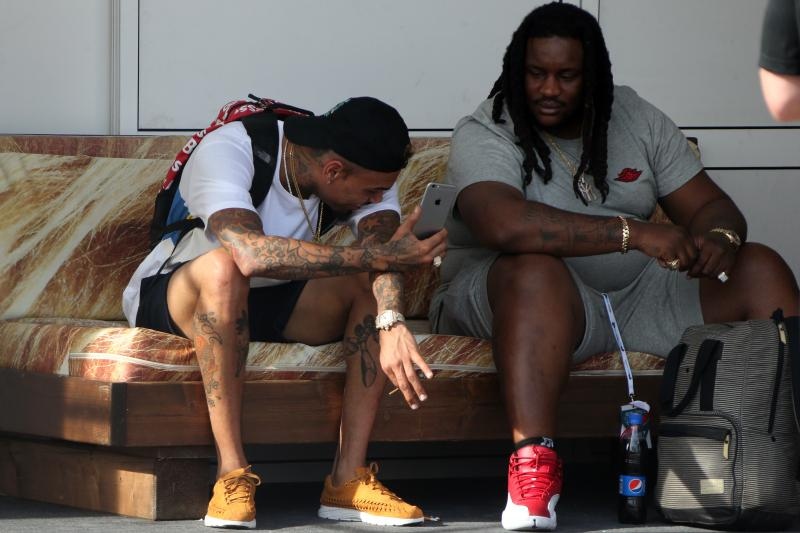 Novalja: Chris Brown zabavlja se u backstageu prije nastupa na Fresh island festivalu