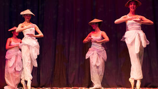 Plesna čestitka Zadarskog plesnog ansambla, Foto: Leo Banić Plesna čestitka Zadarskog plesnog ansambla, Foto: Leo Banić