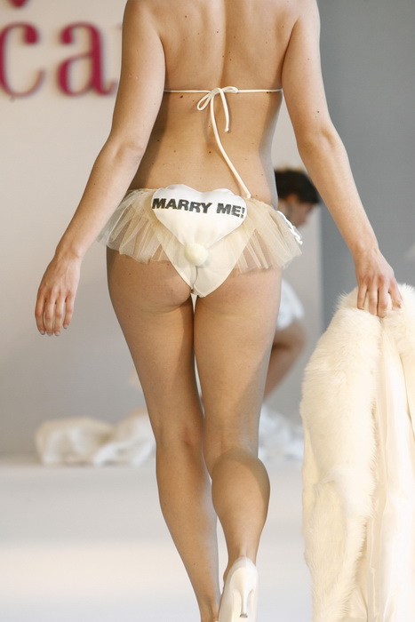 Split, 190211. 
Sajam vjencanja u hotelu Le Meridien Lav.
Na fotografiji: modna revija modeli Vesna Sposa.
Foto: Vladimir Dugandzic / CROPIX