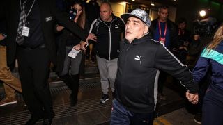 Diego Maradona s djevojkom stigao Zagreb na finale Davis Cupa Diego Maradona s djevojkom stigao Zagreb na finale Davis Cupa