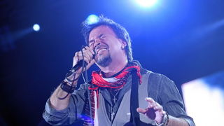 Zagreb, 220410.
U sklopu velike turneje Toleranca tour 2010 i povodom izlaska novog albuma naziva “Toleranca” Zlatan Stipisic Gibonni veceras je u KC Drazen Petrovic odrzao prvi od 2 predvidjena zagrebacka koncerta.
Na slici: Gibonni.
Foto: Neja Markicevi