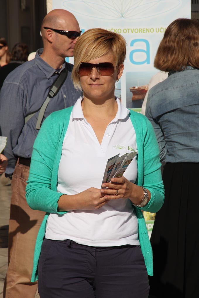 Sajam obrazovanja održan je na Narodnom trgu u organizaciji Pučkog otvorenog učilišta Erudio na kojem su se predstavili i partneri Poljoprivredna škola Stanko Ožanić, CISOK Zadar, Autoškola Zadar, POU Libar, POU Algebra, POU Zadar i dr. foto: Iva Perinči Sajam obrazovanja održan je na Narodnom trgu u organizaciji Pučkog otvorenog učilišta Erudio na kojem su se predstavili i partneri Poljoprivredna škola Stanko Ožanić, CISOK Zadar, Autoškola Zadar, POU Libar, POU Algebra, POU Zadar i dr. foto: Iva Perinči