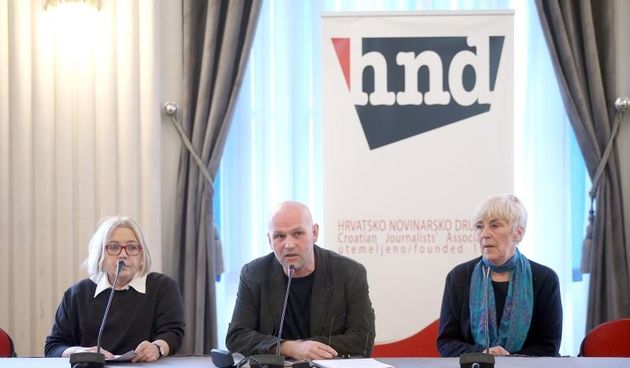 Hrvatsko novinarsko drustvo, Hrvatski PEN centar i Platforma 112 organizirali su konferenciju za medije na temu Kamo ides Hrvatska. Nadezda Cacinovic, Sasa Lekovic, Sanja Sarnavka