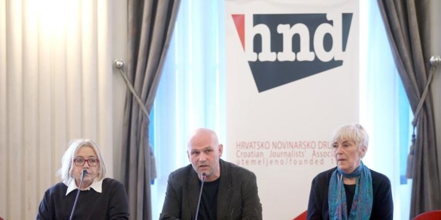 Hrvatsko novinarsko drustvo, Hrvatski PEN centar i Platforma 112 organizirali su konferenciju za medije na temu Kamo ides Hrvatska. Nadezda Cacinovic, Sasa Lekovic, Sanja Sarnavka Hrvatsko novinarsko drustvo, Hrvatski PEN centar i Platforma 112 organizirali su konferenciju za medije na temu Kamo ides Hrvatska. Nadezda Cacinovic, Sasa Lekovic, Sanja Sarnavka