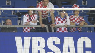 Vrsac, 160112.
Europsko prvenstvo u rukometu u Srbiji.
Prvo kolo, utakmica izmedju Hrvatske i Islanda.
Na slici: Hrvatski navijaci.
Foto: Drazen Aleksic / CROPIX Vrsac, 160112.
Europsko prvenstvo u rukometu u Srbiji.
Prvo kolo, utakmica izmedju Hrvatske i Islanda.
Na slici: Hrvatski navijaci.
Foto: Drazen Aleksic / CROPIX