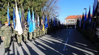 Image 380837 (auto) Image 380837 (auto)