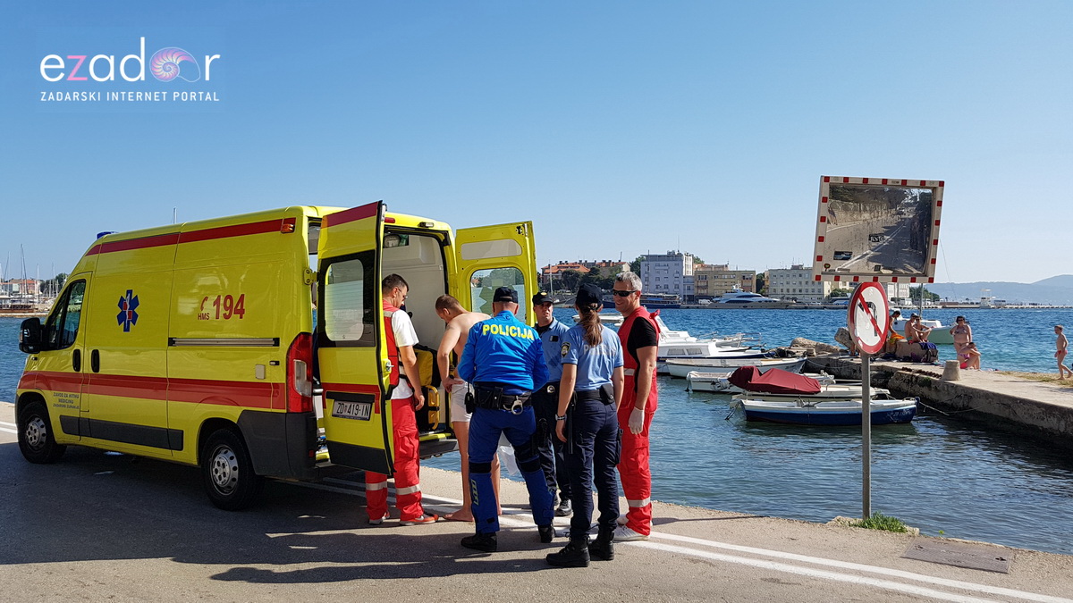 Divljao golfom po Brodarici pa završio u moru kod HAZU-a Divljao golfom po Brodarici pa završio u moru kod HAZU-a