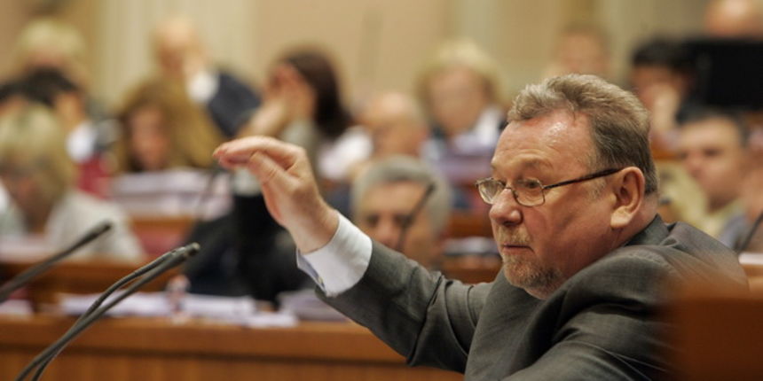 Zagreb, 160610.
Sabor.
Sjednica Hrvatskog Sabora na kojoj bi zastupnici trebali izglasati promijenjeni Ustav.
Na fotografiji: Vladimir Seks, potpredsjednik Hrvatskog sabora.
Foto: Damjan Tadic / CROPIX Zagreb, 160610.
Sabor.
Sjednica Hrvatskog Sabora na kojoj bi zastupnici trebali izglasati promijenjeni Ustav.
Na fotografiji: Vladimir Seks, potpredsjednik Hrvatskog sabora.
Foto: Damjan Tadic / CROPIX