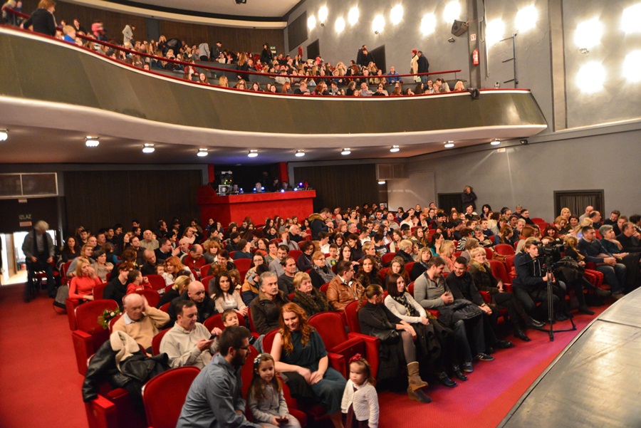 Premijera predstave “U sjeni” udruge “Igrajmo se” Premijera predstave “U sjeni” udruge “Igrajmo se”