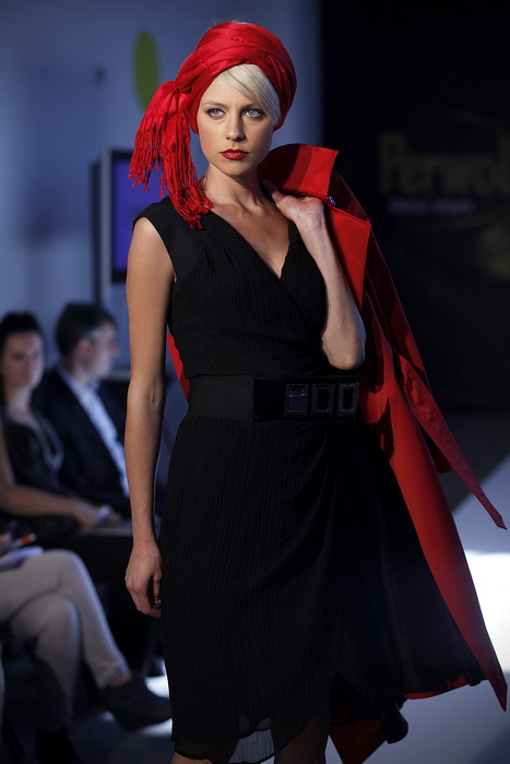 Zagreb, 300911.
Sajam mode Fashion.hr, koji je na Zagrebackom velesajmu okupio 90 izlagaca iz Hrvatske i 29 iz regije, otvorila je predsjednica Vlade RH Jadranka Kosor. 
Na slici: modna revija Bellissima Sarajevo.
Foto: Dragan Matic / Cropix