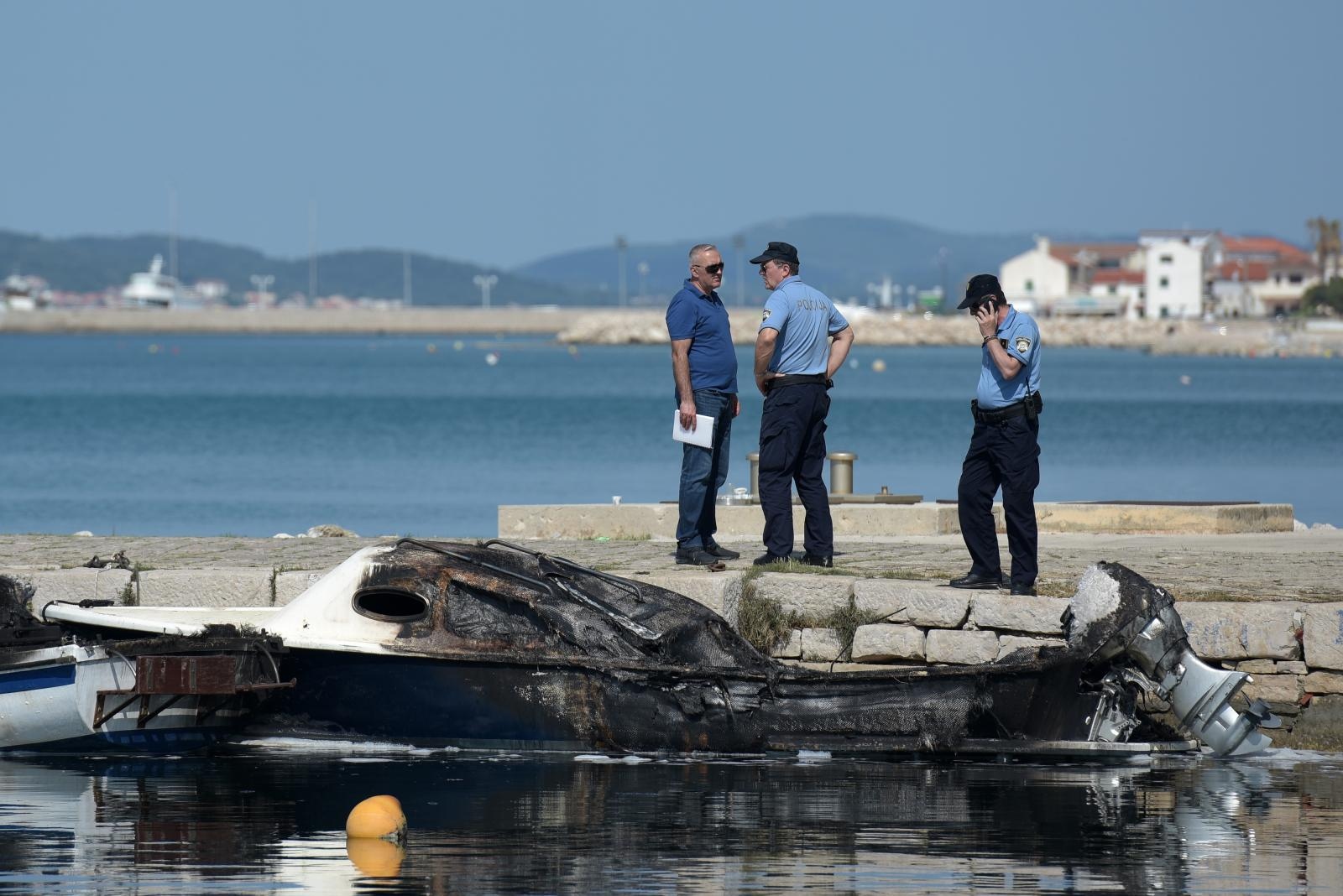 Sv. Filip i Jakov: Požar zahvatio brodice u luci od kojih su tri potonule