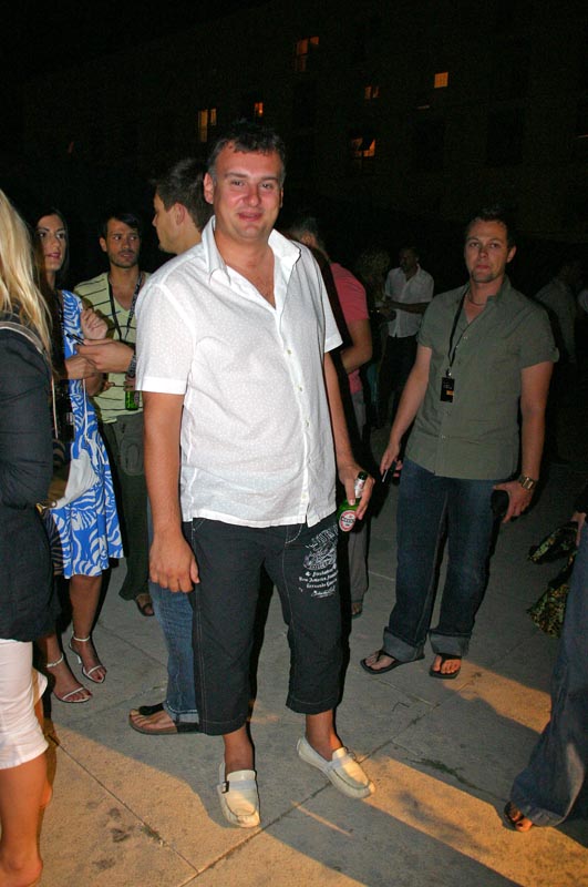 Image 1175043 (auto)